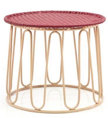 Ames Circo Beistelltisch für Outdoor: Runder Tisch mit roter Tischplatte und beigem Metallgestell.